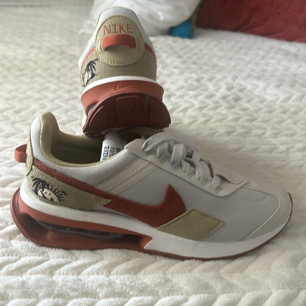 Air Max Pre-Day SE 'Sun Club - Light Orewood Brown